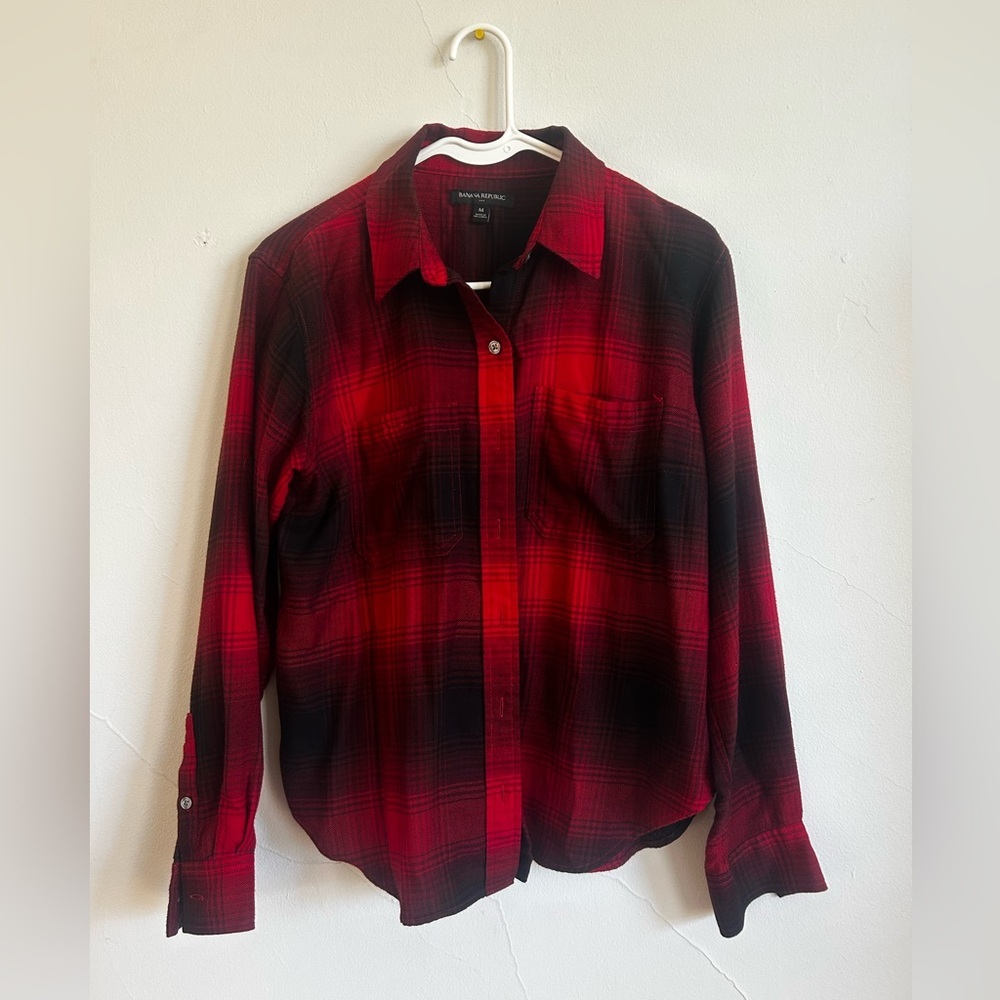 *Excellent Pre-Loved* Banana Republic Red and Black Plaid Flannel Shirt